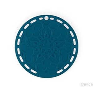Le Creuset Fransk grytunderlägg, silikon, värmebeständig till 250C, Ø 20 cm, djup blågrön 630870298889 Le Creuset Fransk grytunderlägg, silikon, värmebeständig till 250C, Ø 20 cm, djup blågrön 630870298889