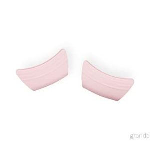 Le Creuset Sidohandtagsgrepp, set med 2, silikon, anpassningsbar, värmebeständig till 250C, pulverrosa 630870261906 Le Creuset Sidohandtagsgrepp, set med 2, silikon, anpassningsbar, värmebeständig till 250C, pulverrosa 630870261906