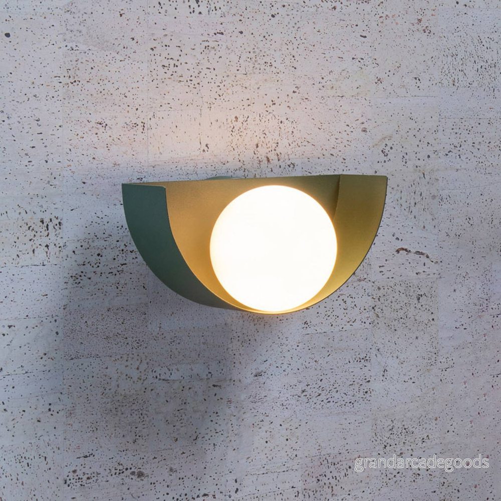 Lucide Vägglampa Benni med kulskärm av glas, grön 5411212451842