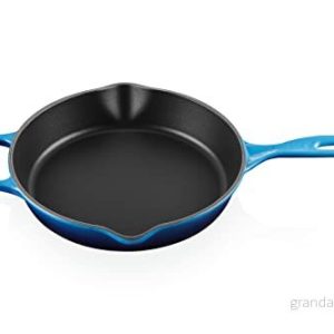 Le Creuset Signature Hög stek och serveringspanna i gjutjärn, för alla typer av spisar ugnar, 26 cm, 2 liter, Azure, 20187262200422 24147328209 Le Creuset Signature Hög stek och serveringspanna i gjutjärn, för alla typer av spisar ugnar, 26 cm, 2 liter, Azure, 20187262200422 24147328209