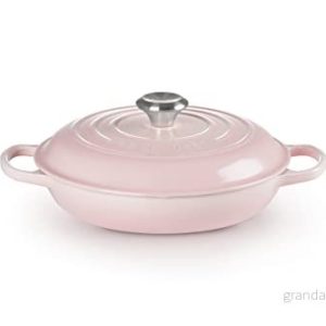 Le Creuset Casserole Campagnard Signature Shell Pink ø 26 cm / 2.2 Liter 24147312666 Le Creuset Casserole Campagnard Signature Shell Pink ø 26 cm / 2.2 Liter 24147312666