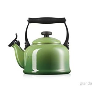 Le Creuset Whistling Kettle Tradition Bamboo 2.1 Liter 630870300308 Le Creuset Whistling Kettle Tradition Bamboo 2.1 Liter 630870300308