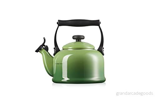 Le Creuset Whistling Kettle Tradition Bamboo 2.1 Liter 630870300308