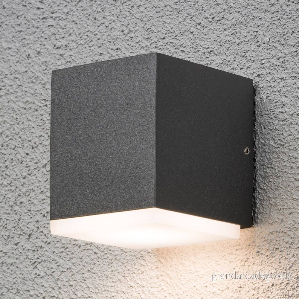 Konstsmide LED utomhusvägglampa Monza kvadratisk 1 lampa 7318307990379
