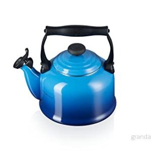 Le Creuset Whistling Kettle Tradition Azure 2.1 Liter 630870313407 Le Creuset Whistling Kettle Tradition Azure 2.1 Liter 630870313407